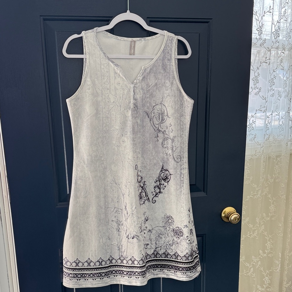 Noracora Sleeveless White and Navy Floral Casual Dress - Size Medium - Picture 1 of 9